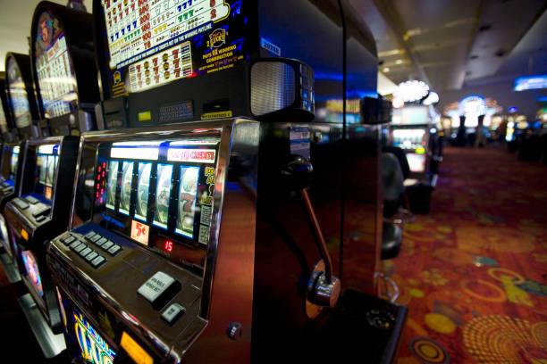 gacor mainasik platform menu showing sports, live dealers, slots, and esports options